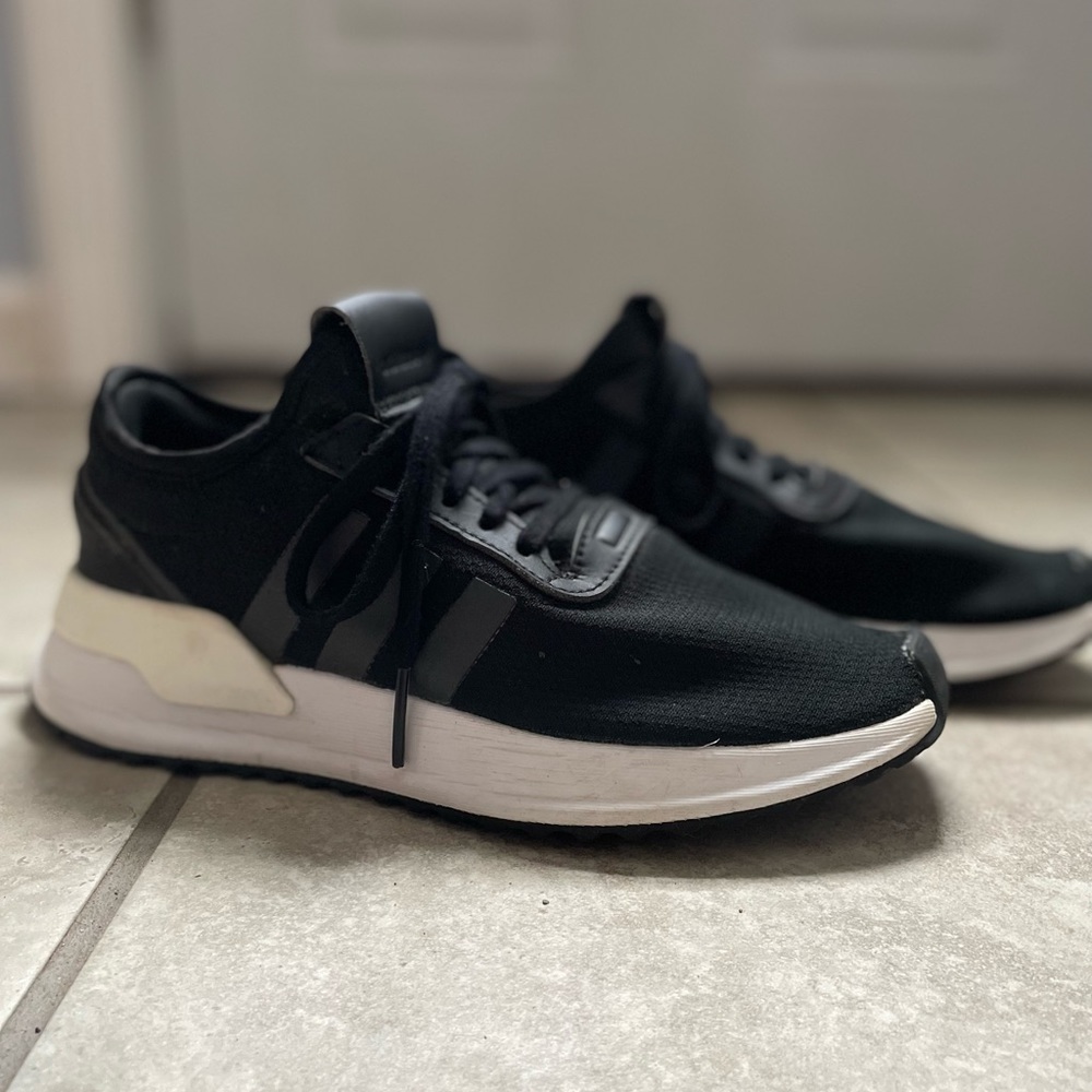 Adidas Sneakers